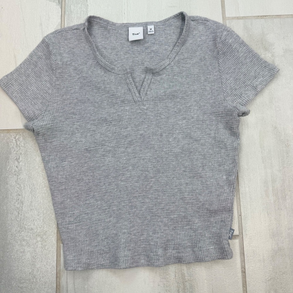 Tna Aritzia Gray Waffle Knit Notch Neck Cropped Tee Medium